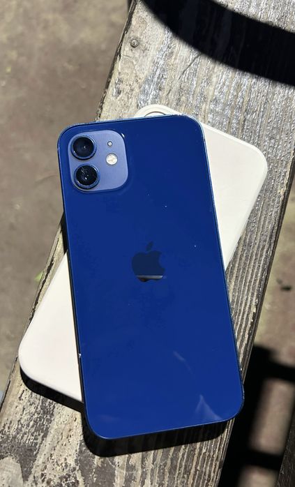 Продам iPhone 12 на 64GB