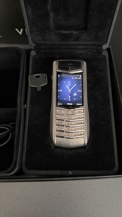 Vertu Ascent Ti Checked Titanium – Луксозен телефон за ценители