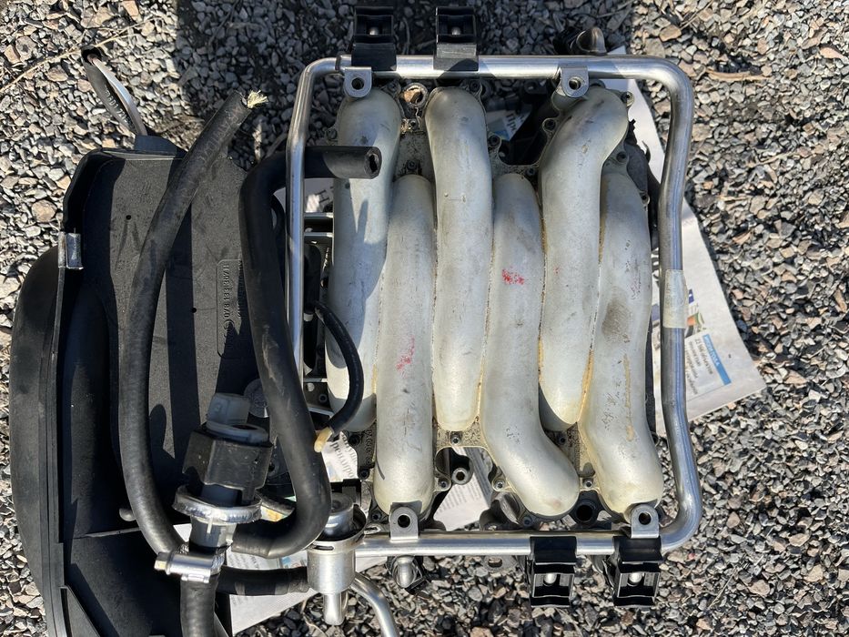 Продам впускной коллектор.