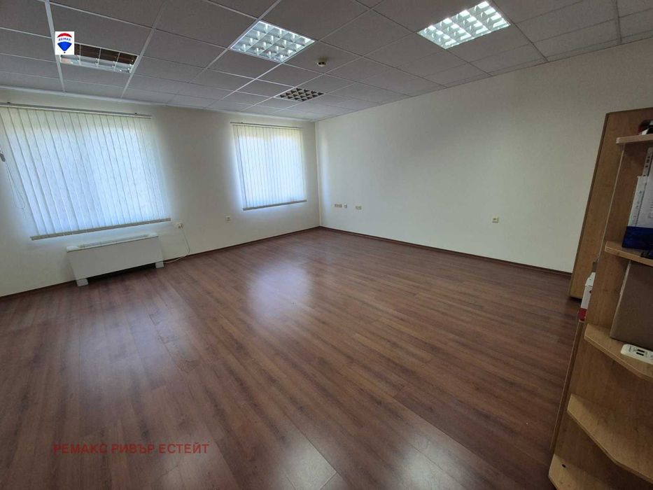 Дава се под наем Офис в Русе, Промишлена зона - Изток - 325 кв.м за 1000 € - Снимка #7