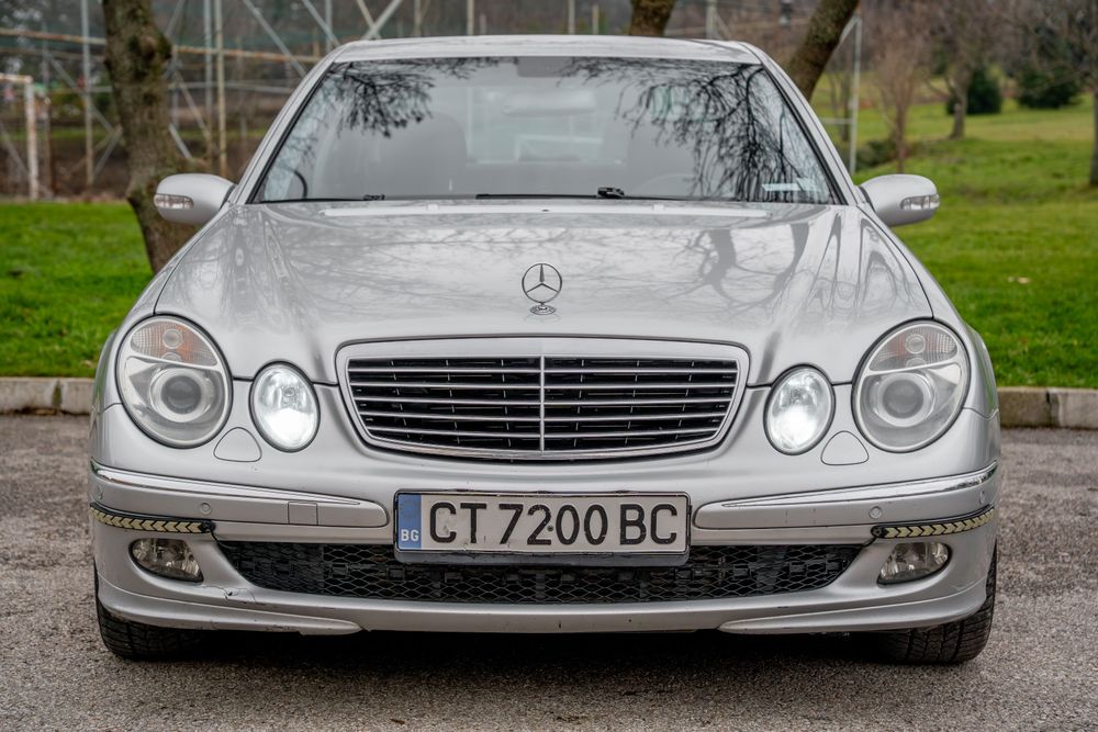 Mercedes W211  седан