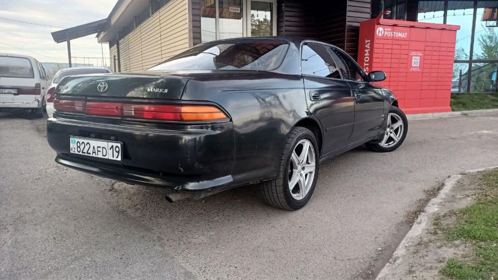 Автомобиль Тойота Марк 2