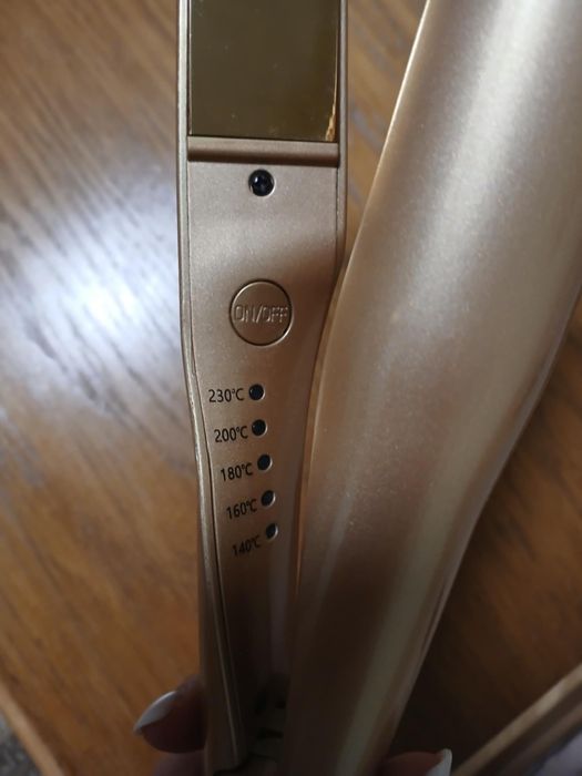 Електрически преси за коса всяка за по 10 евро