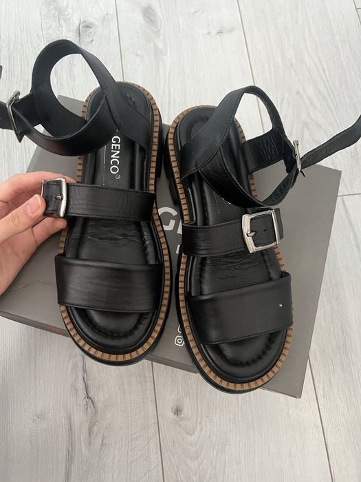 Обувь женская чёрная