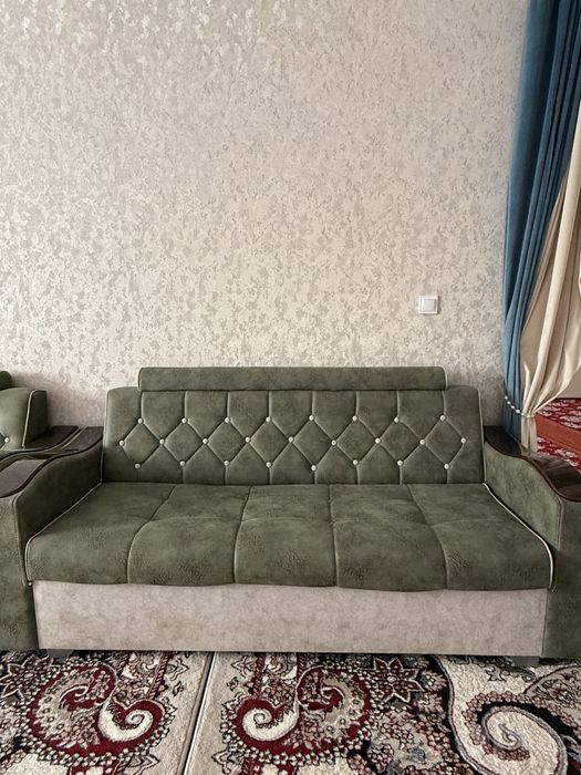 Yumshoq mebel (divan) sotiladi, holati yaxshi