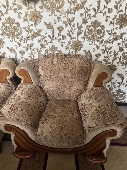 Продам диван гостиной