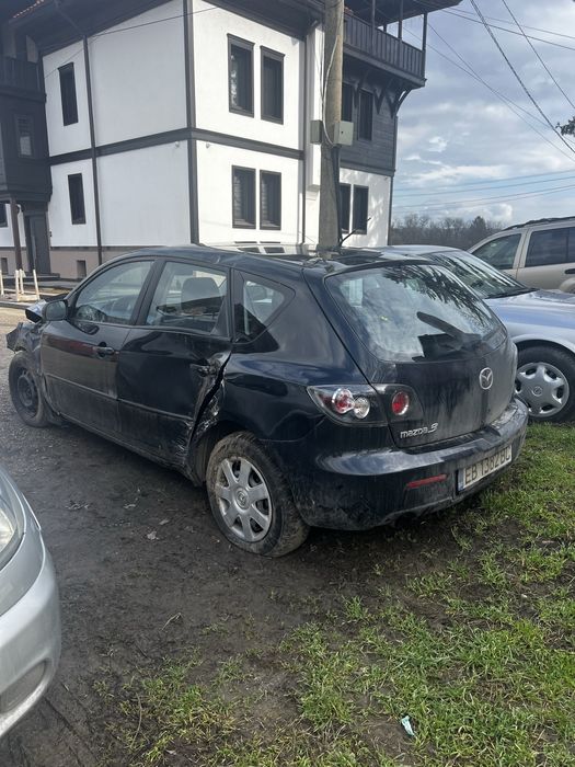 Продавам Мазда 3 на части