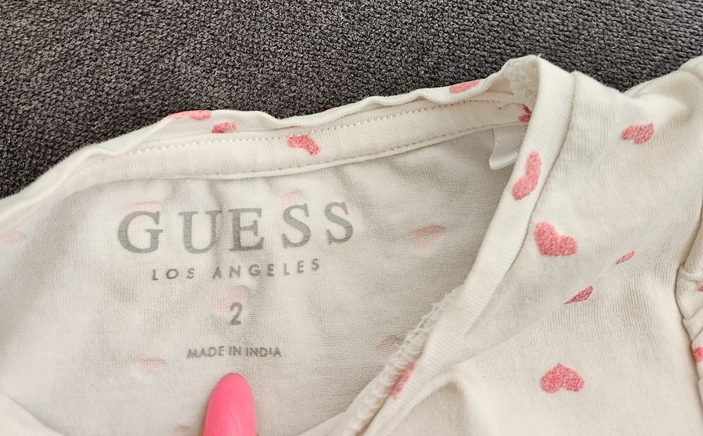 Дрешки за момиче на Guess