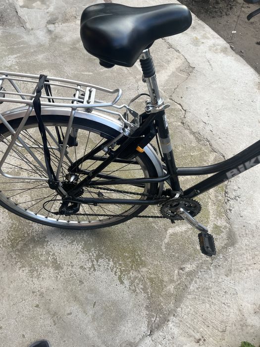 Vand biciclete de dama si barbati