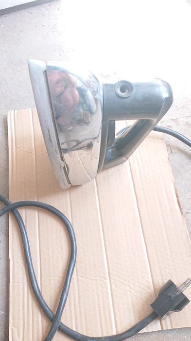 Стара ютия произведена в СССР.