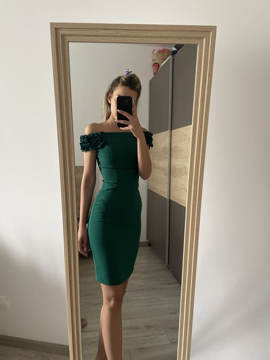 Официална рокля по тялото