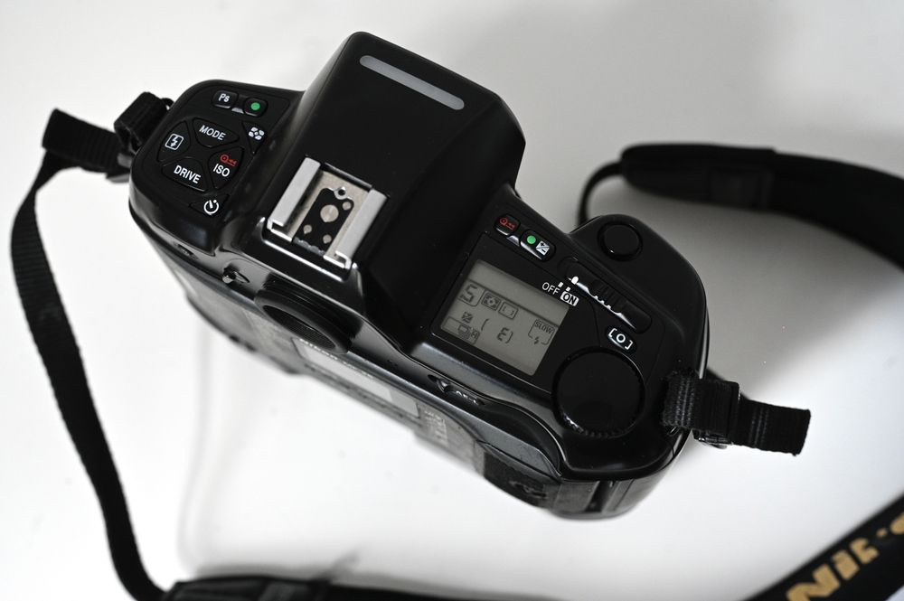 Aparat foto pe film Nikon F90X cu motor MB-10 stare perfecta