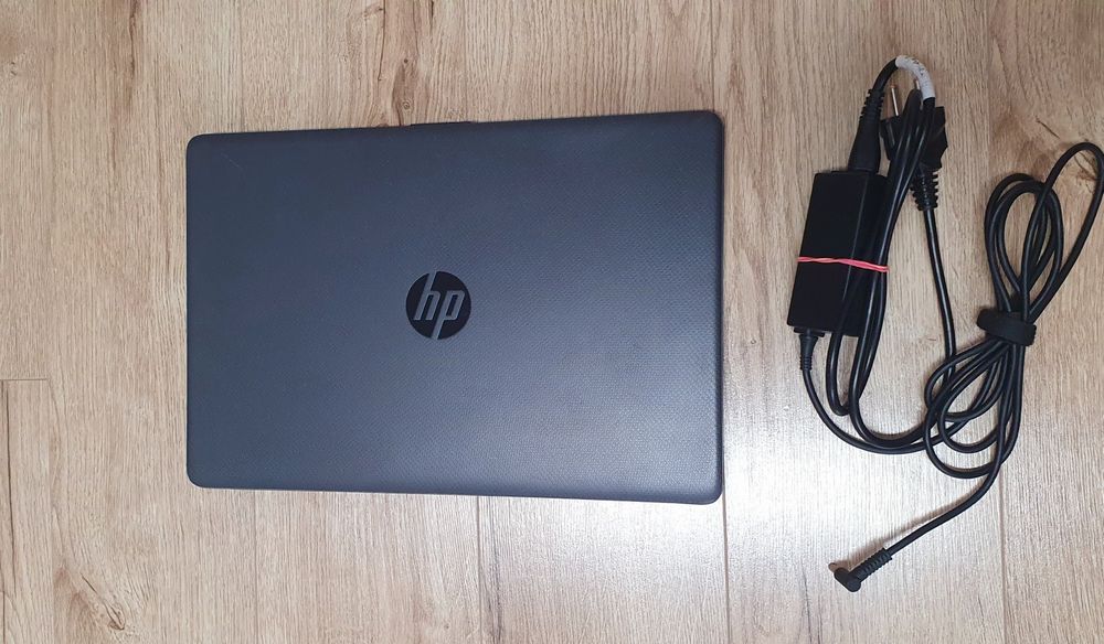 Laptop HP 250 i5 1135G7, 8GB RAM, SSD 512GB, Iris Xe