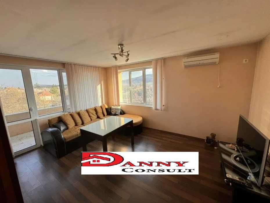 Триетажна новопостроена къща в с. Първомайци