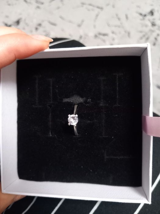 Vând inel de argint câteva purtari mărimea universala