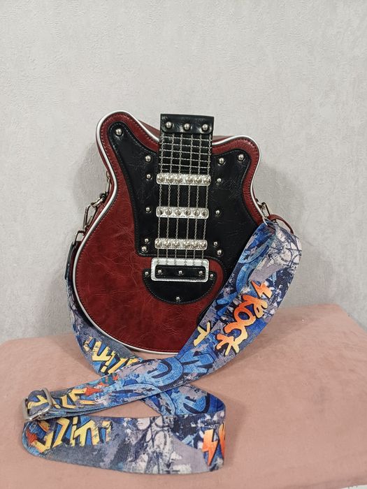 Продам сумку в форме гитары