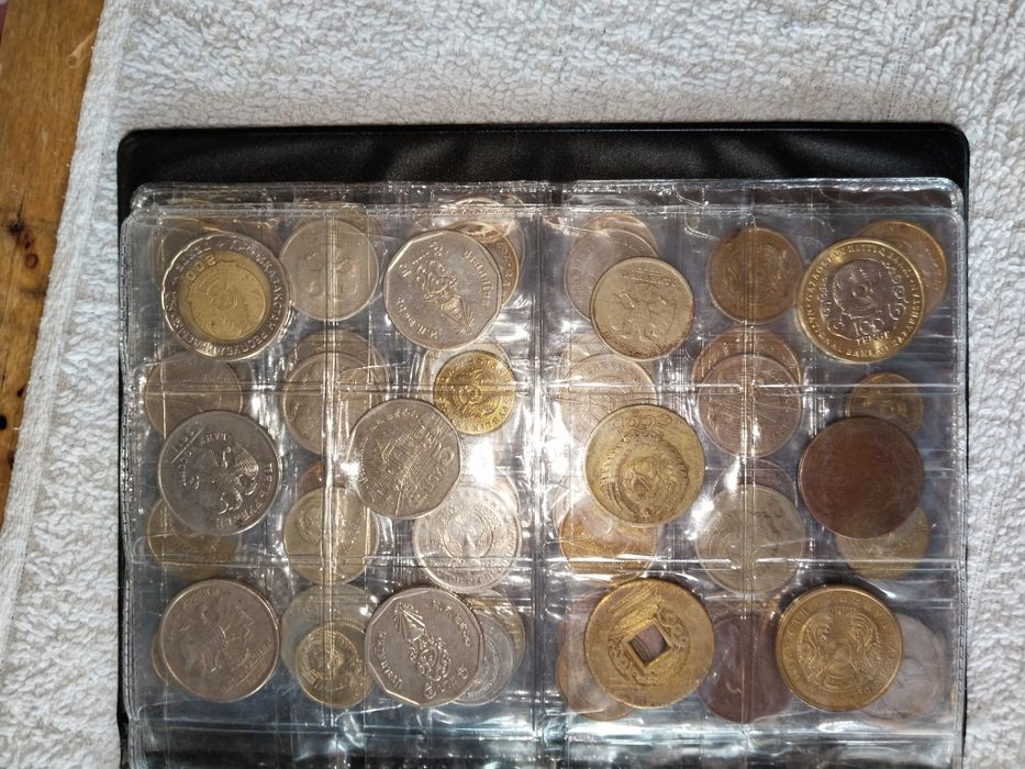 Манеты разные есть и царские