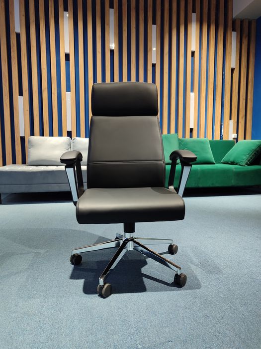 Офисное кресло для руководителя модель Elegant