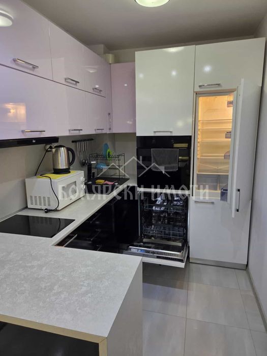 Дава се под наем Тристаен апартамент в Велико Търново, Акация - 93 кв.м за 435 € - Снимка #3