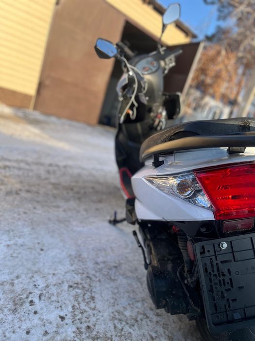 Продам скутер м8 125кубов