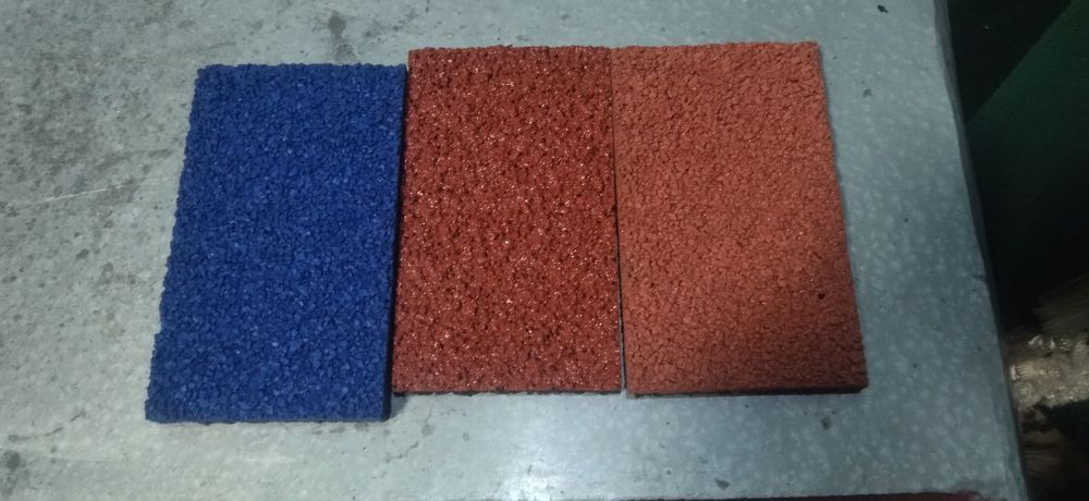 Резиновое покрытие й спортивный устройство