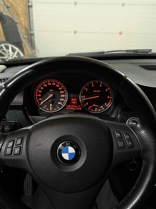 BMW E90 318i 2010