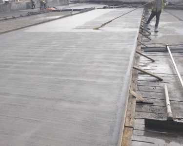 Стяжка бетона. Бетон стяжка. укладка брусчатки. установка гранита