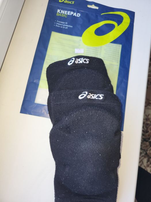 Наколенники волейбольные Asics.