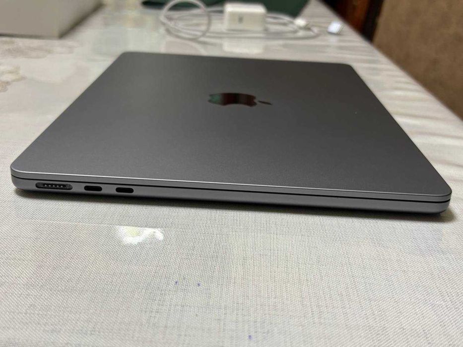 MacBook Air M3 13" 16GB/256GB Space Gray (2024) Идеальное состояние