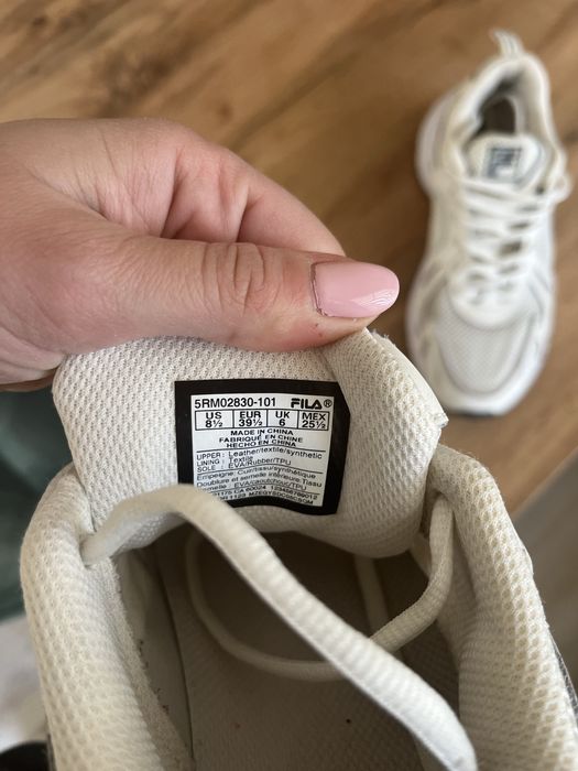 Страхотни бели маратонки Fila