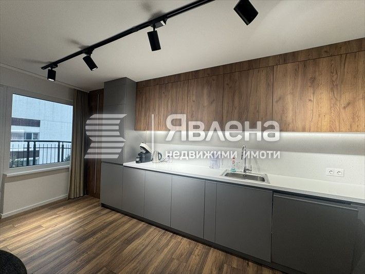 Дава се под наем Тристаен апартамент в София, Оборище - 130 кв.м за 1200 € - Снимка #4