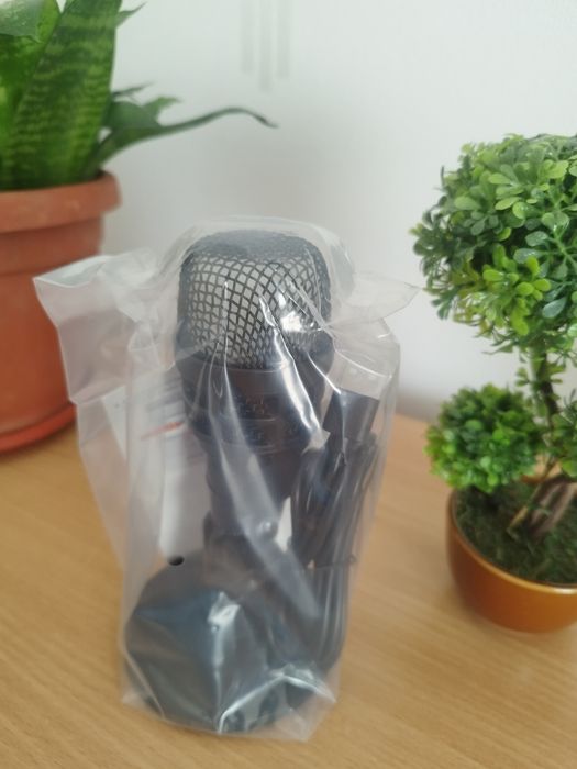 Микрофон със стойка