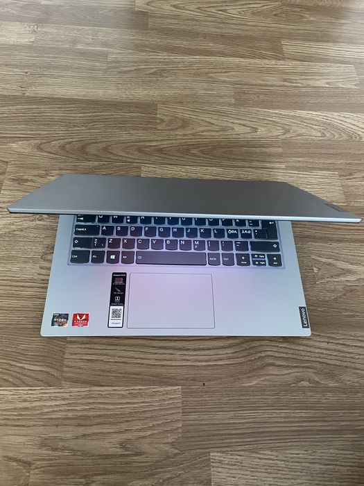 Laptop Lenovo Rayzen 3 Slim Display 14 inch led,Tastatură luminată,Windows 11 Pro,,SSD 130gb cu 500gb memorie,4gb ram ddr4,baterie buna.Model nou.