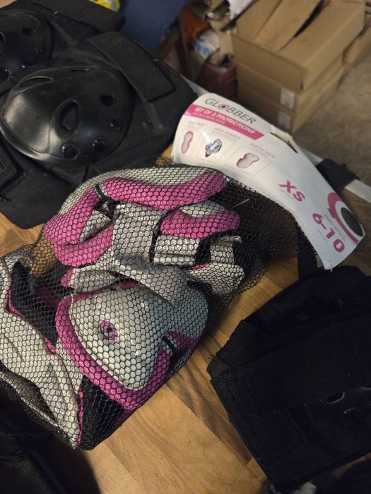 Голям ЛОТ спортни протектори и ръкавици