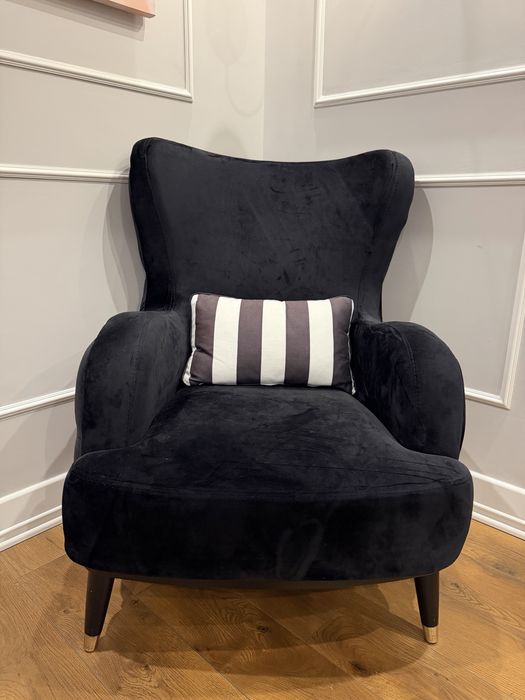 Диван, маси, столове, табуретка