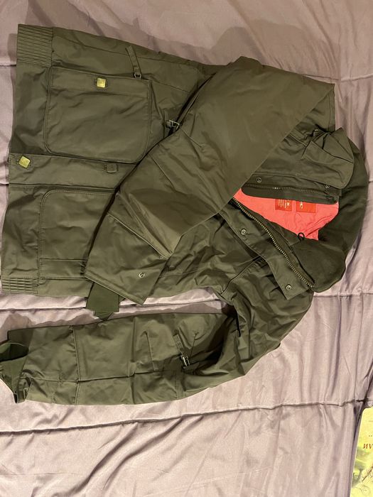 яке Oneill, S, кафяво