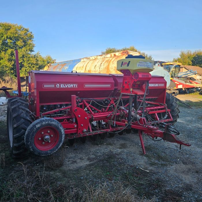 Presă, semanatoare,combinator utilaje puțin folosite