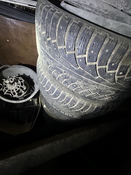 Продам авто шина с дисками зимни