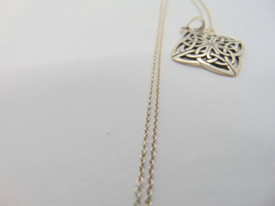 Lantisor cu pandantiv celtic din argint