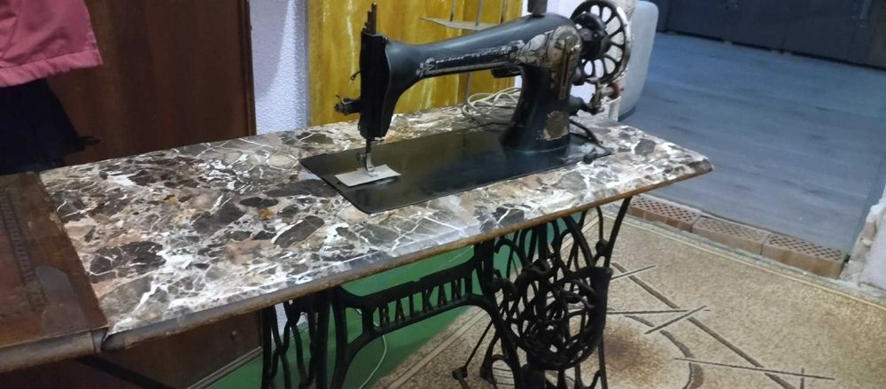 Крачна шевна машина марка „БАЛКАН“