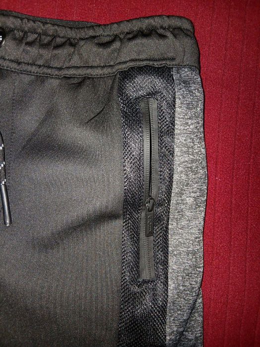 Из США , чёрно-серые джоггеры бренда SOBK New York.