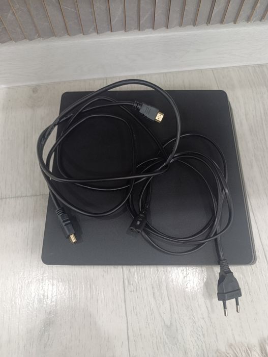 Playstation 4 Slim / Плестейшен 4 слим