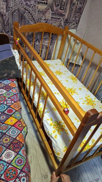 Кроватка детская с матрасом