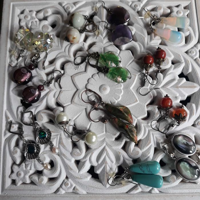 Ръчно направени обеци от натурални камъни.