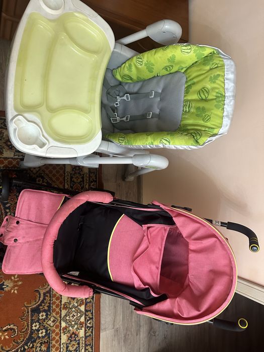 Детская коляска и столик для кормления