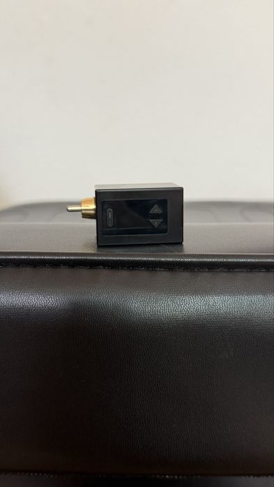 Vand 3 aparate de tatuat + 2 surse wireless
