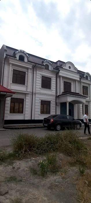 Сергели Дом  6 соток 10 комнат 3 этажа