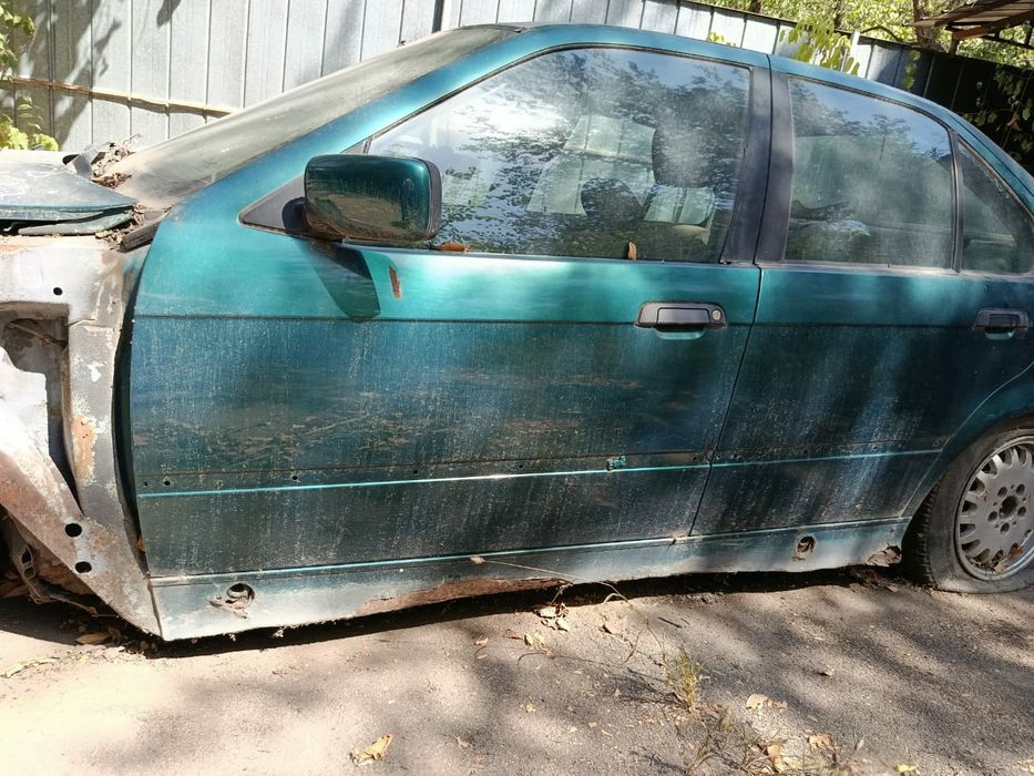 Продам BMW 320   .