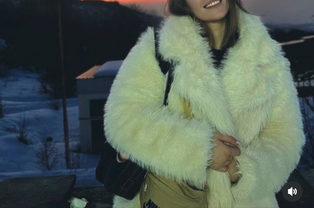 Продам шубку белую , размер м