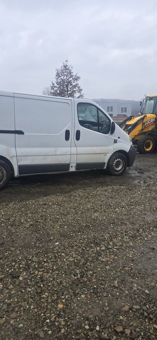 Vand opel vivaro  anul 2004